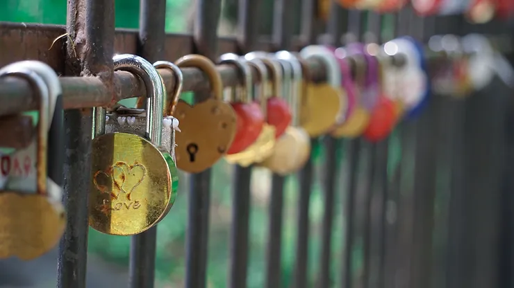 Un dubbio che hanno in molti: posso incidere la frase che voglio? - Scripta parole da indossare