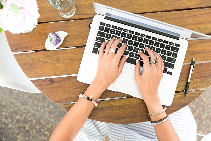 Iniziamo oggi con la pubblicazione del BLOG di SCRIPTA - Scripta parole da indossare